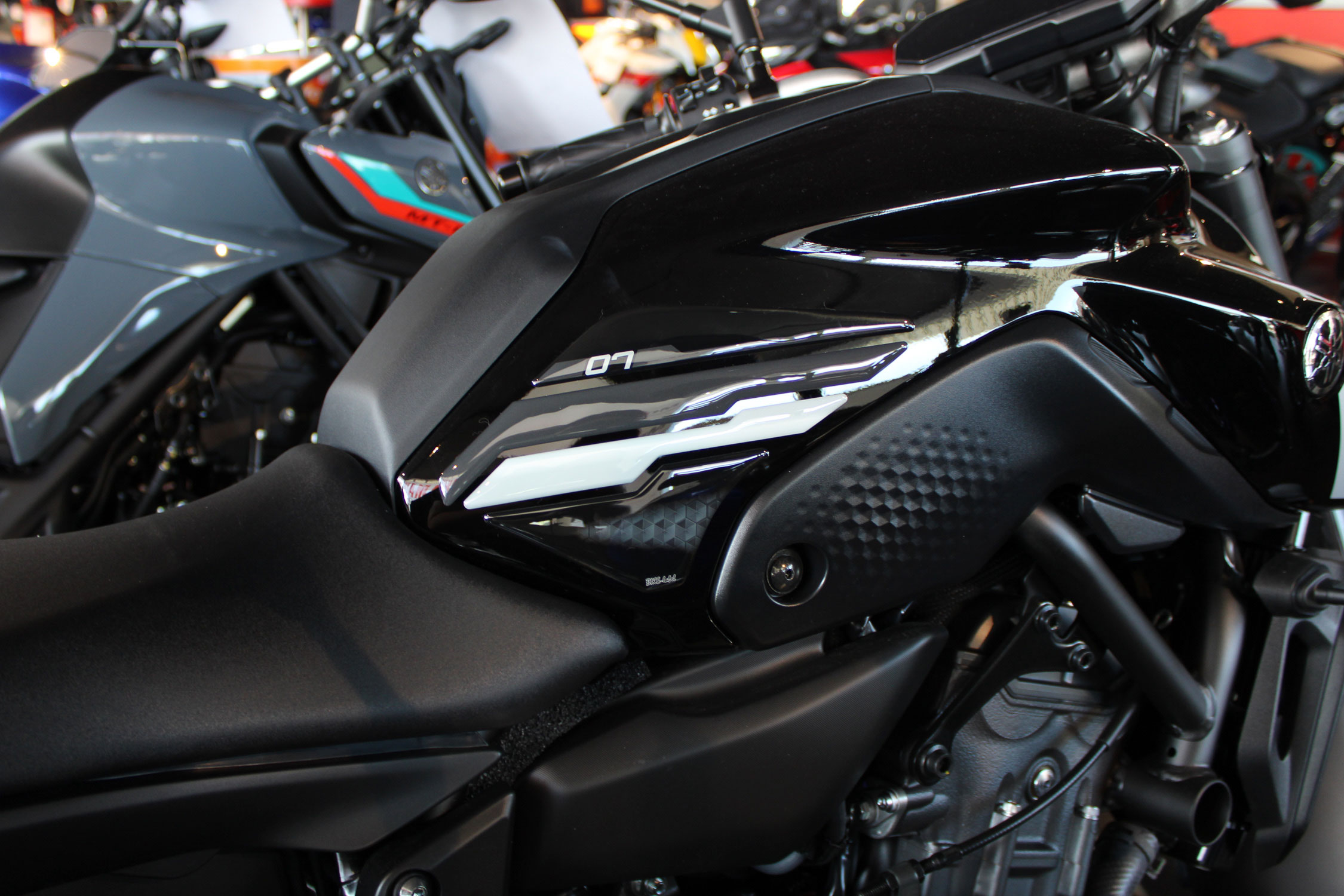 Felgenrand Reflex rot Stripes Motorrad Aufkleber kompatibel für Yamaha